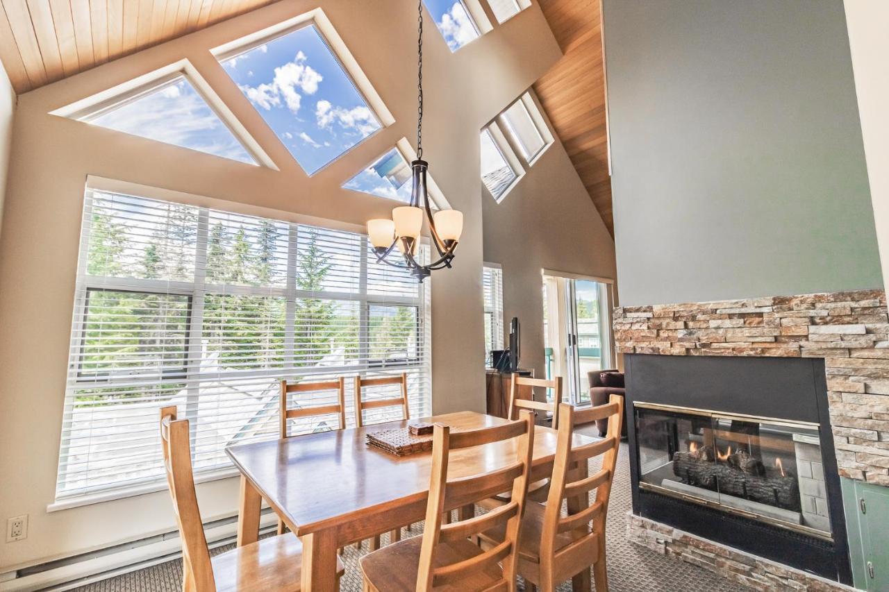 Snowbird Townhouses By Elevate Vacations Whistler Exterior photo